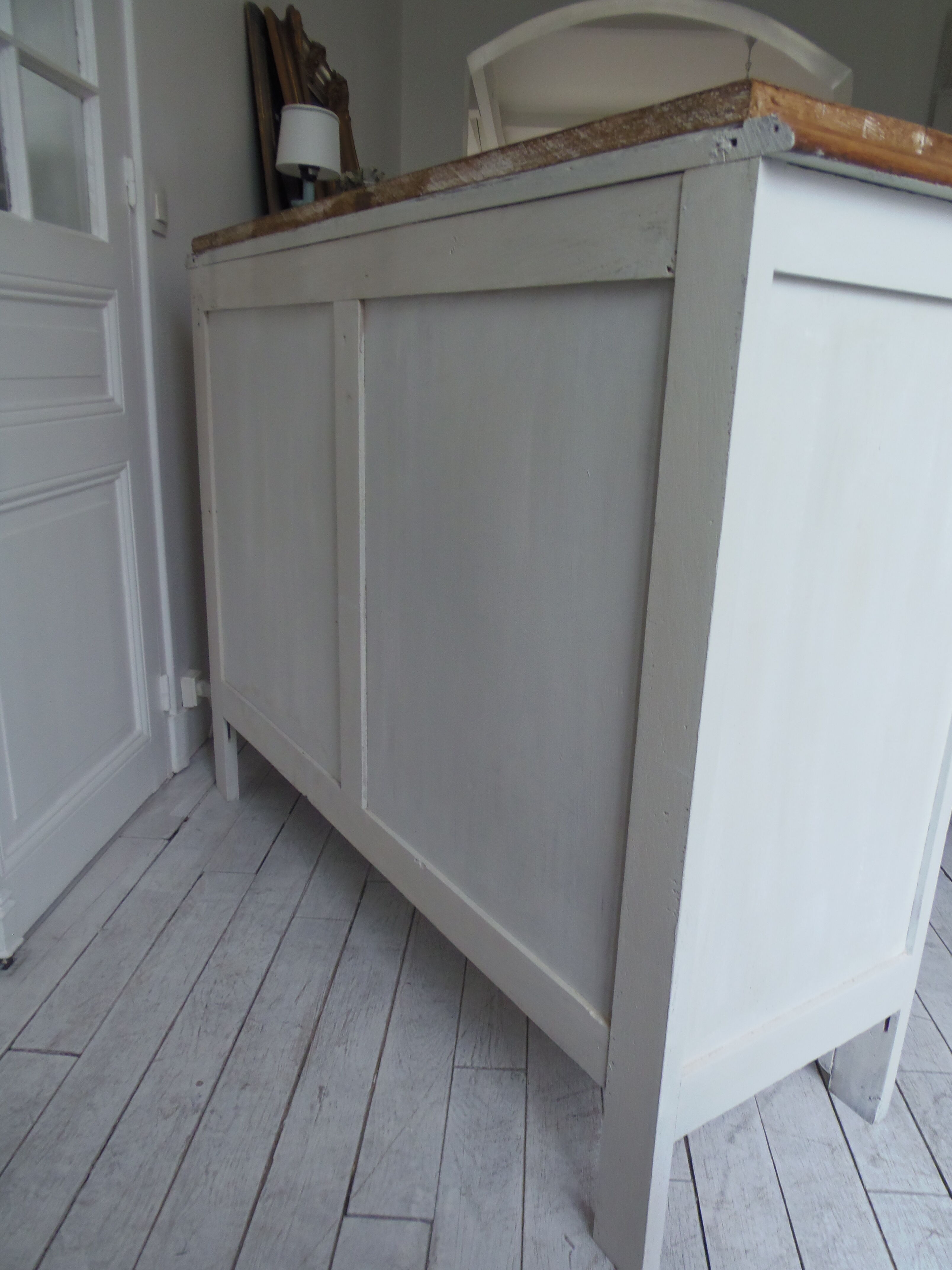 Art Deco buffet patinated pearl grey waxed finish, raw wooden tray.