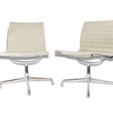Pair of chairs Eames EA 105