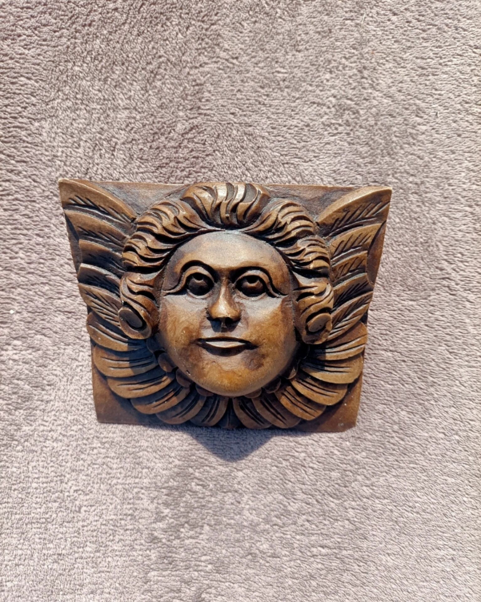 Bas relief bois sculpté