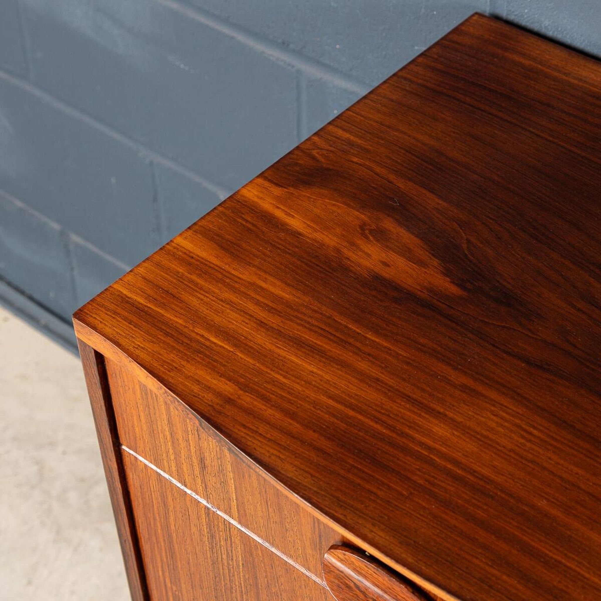20thC ENGLISH ROSEWOOD SIDEBOARD BY GORDON RUSSELL c.1967