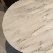 Table bistrot en marbre