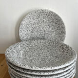 8 flat plates in speckled ceramic