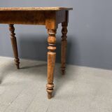 Petite table peinte en brocante ancienne