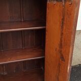 Armoire en bois ancien avec deux portes