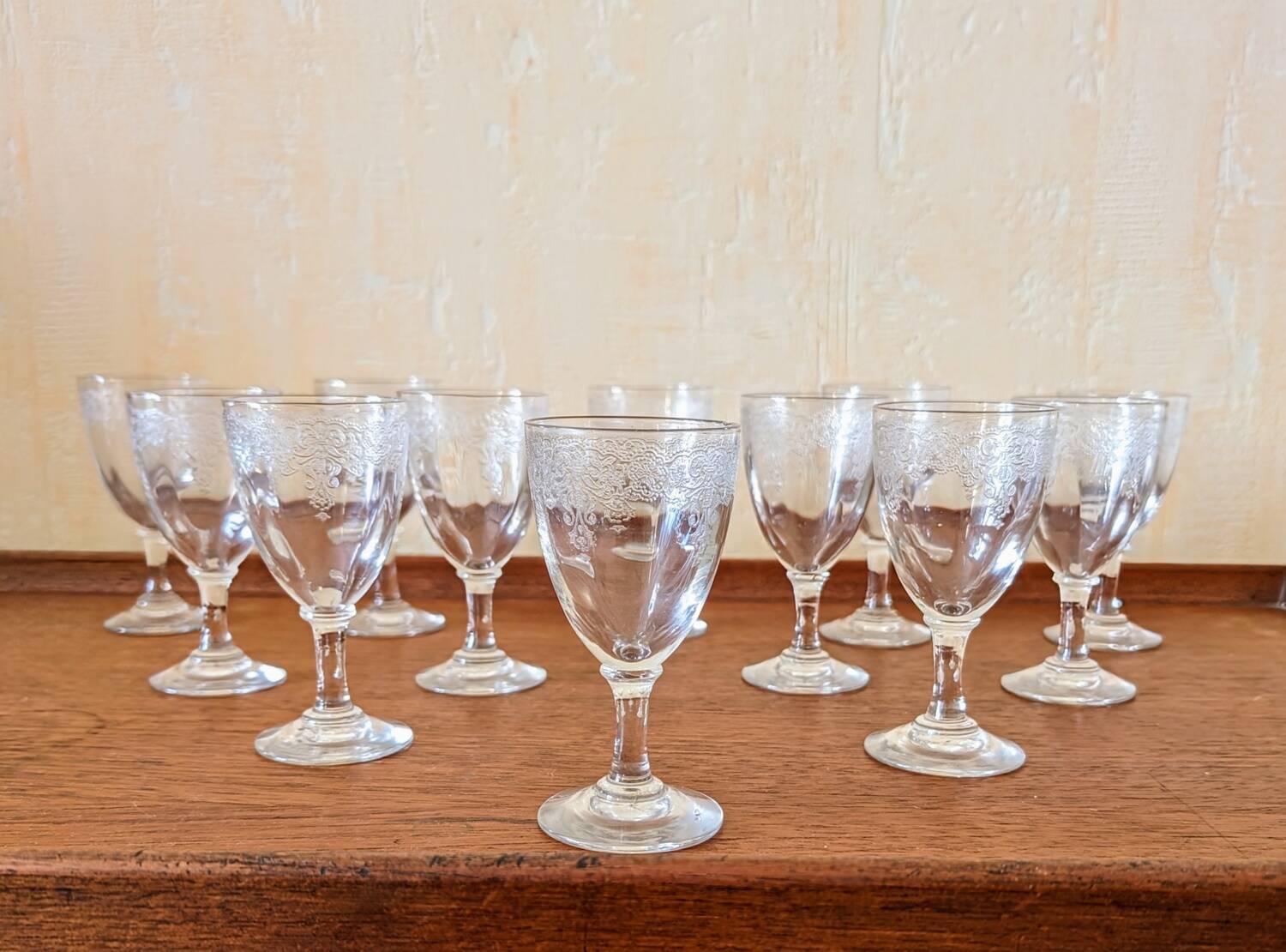 Verres anciens en cristal gravées