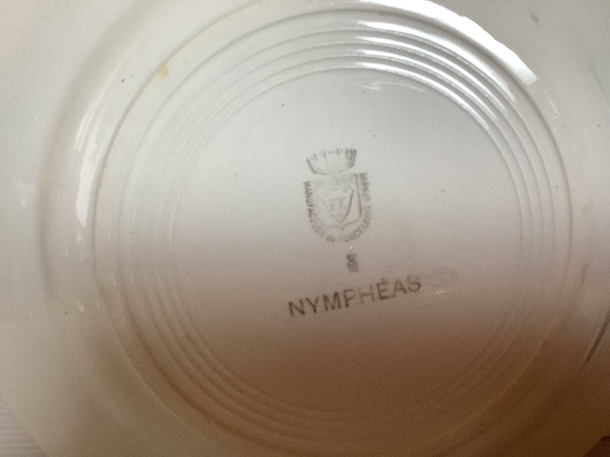 Six anciennes assiettes plates faïence année 30 modèle nymphéas