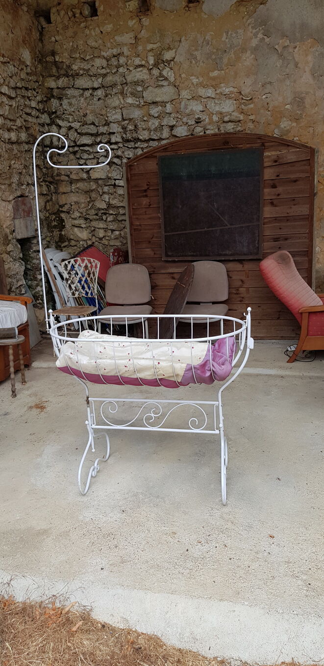 Berceau ancien en fer Selency Berceau ancien en fer Selency