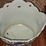 Cache pot en faïence de Desvre decor fantastique
