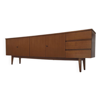 Buffet du milieu du siècle