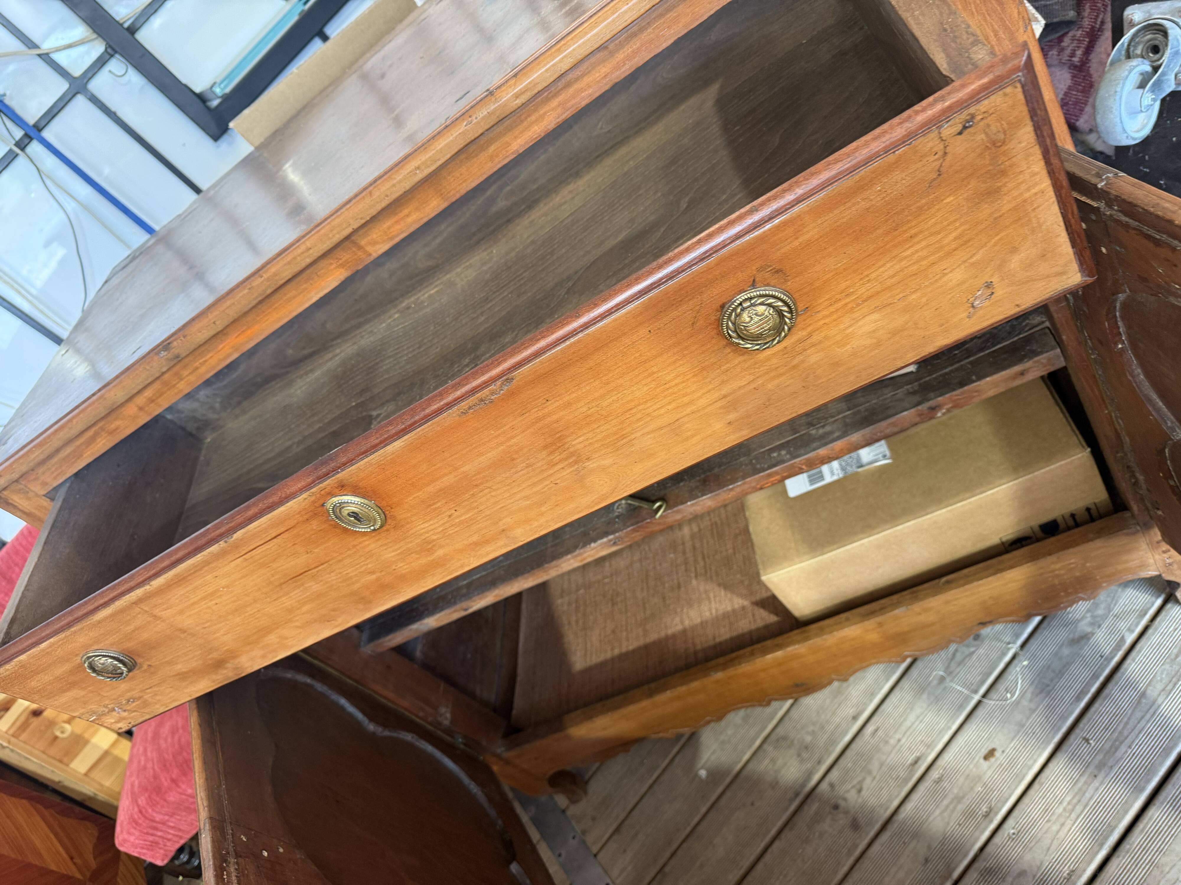 Buffet bas en merisier - Modèle à cœurs