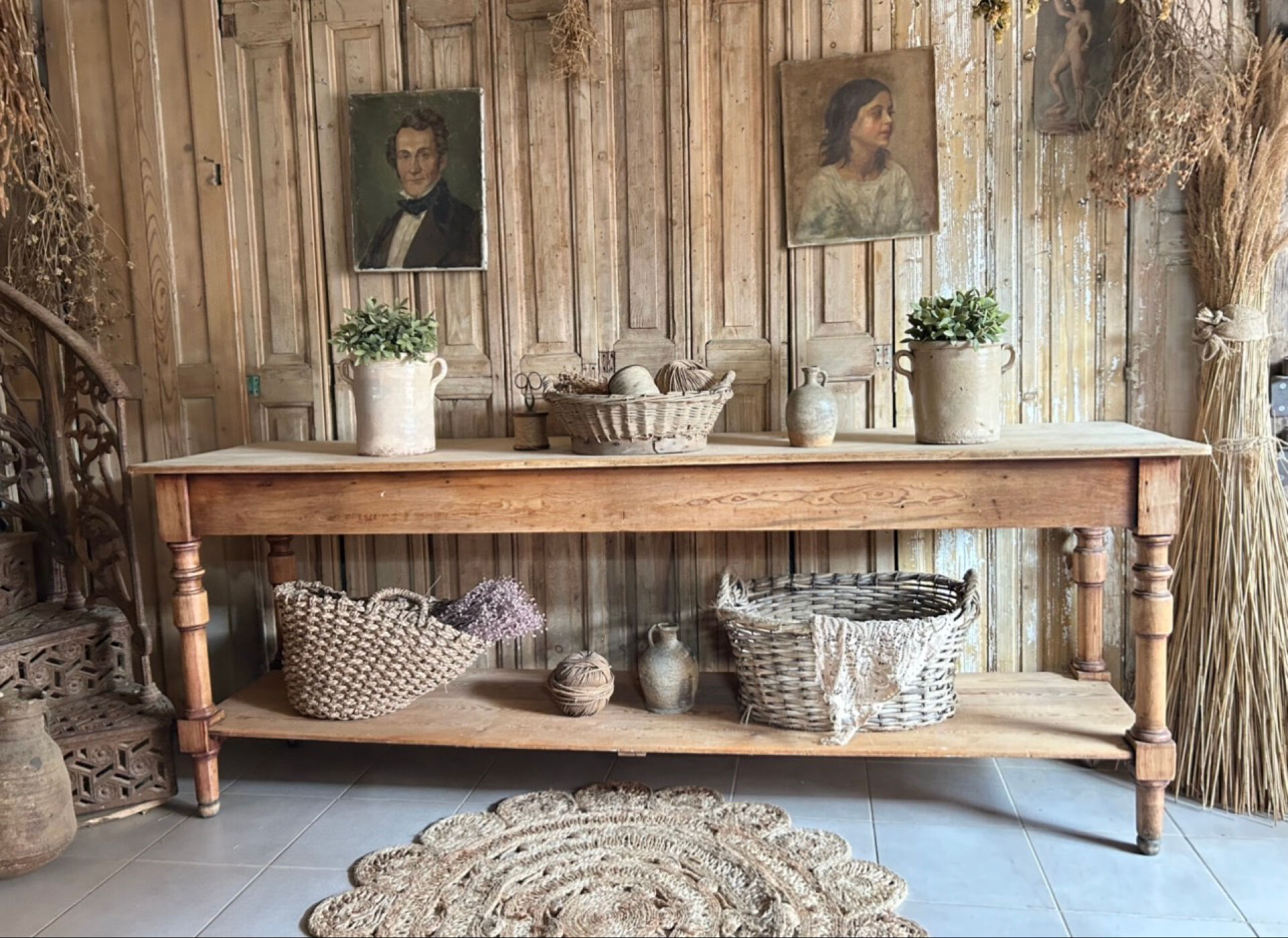 Old cloth merchant's table