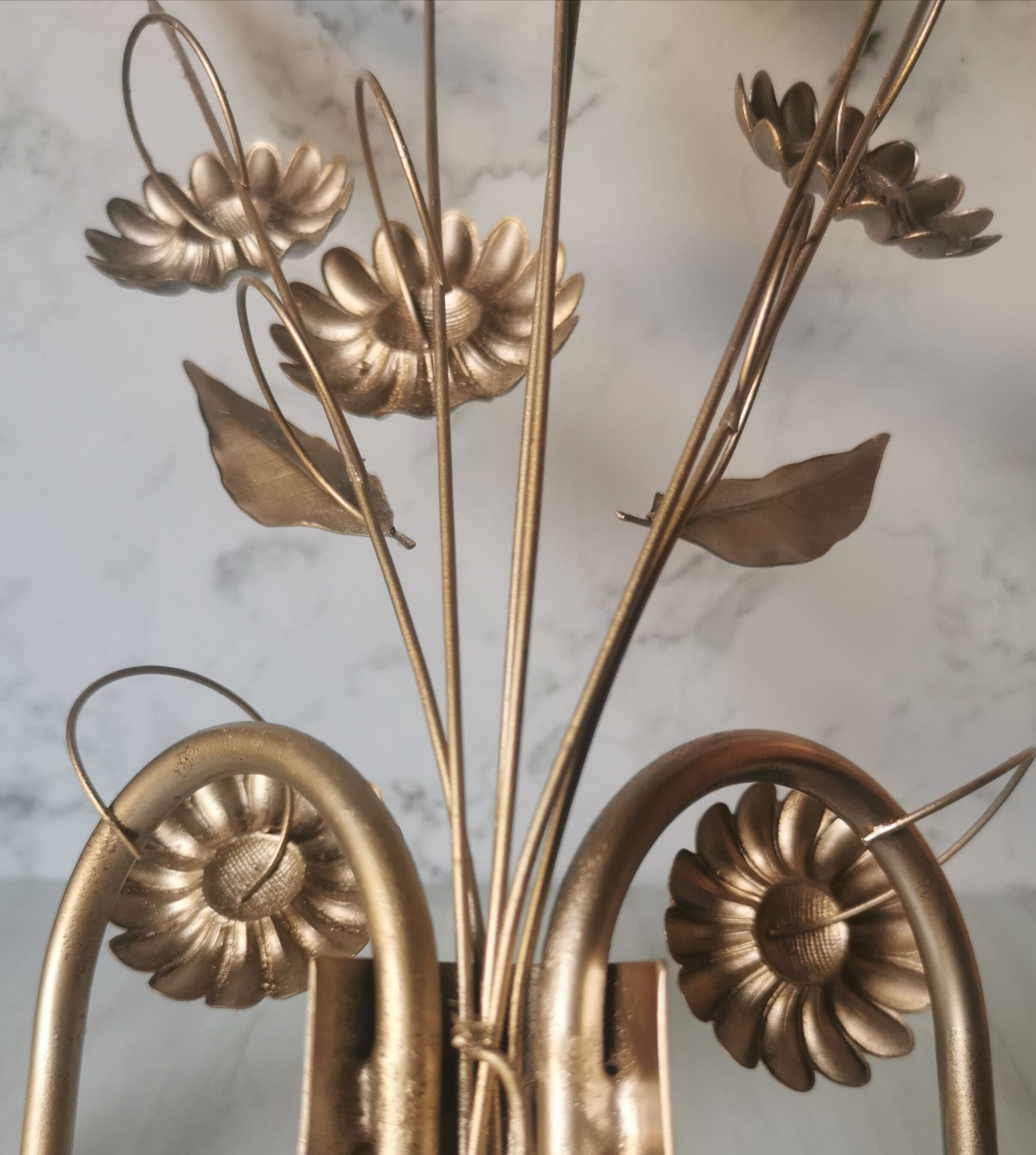 Applique murale fleurs metal doré