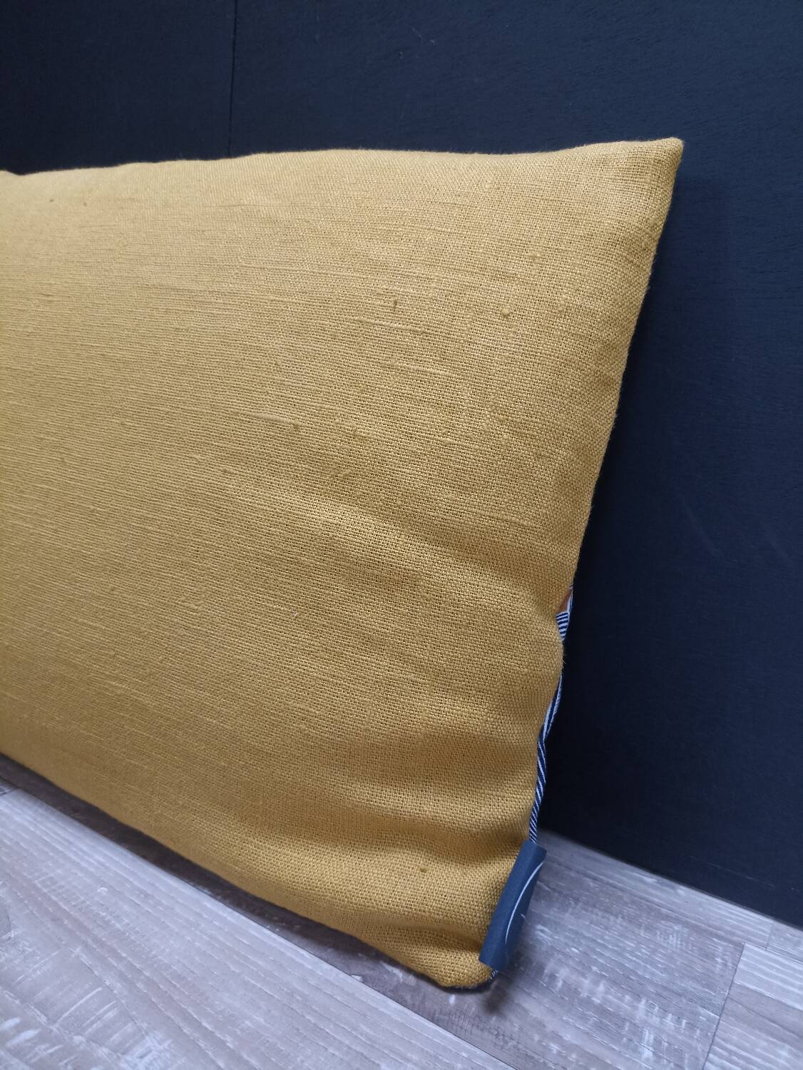 Floral pattern cushion 30x50cm