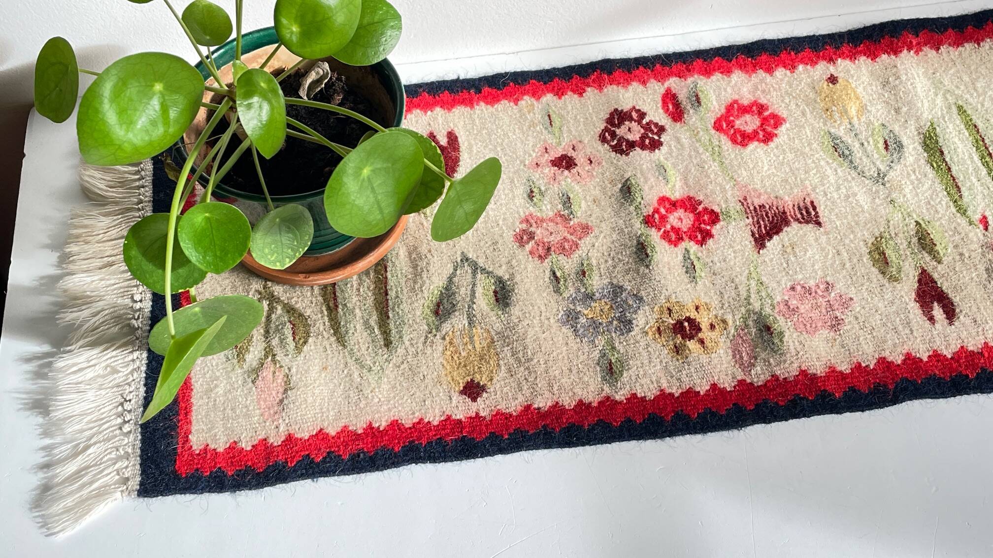 Tapis Rollakan décor de tulipes vintage