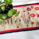 Tapis Rollakan décor de tulipes vintage