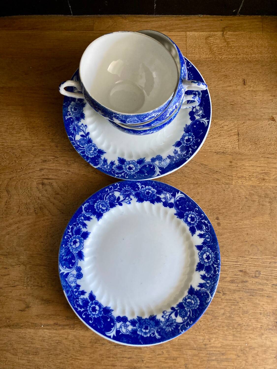 3 Chinese porcelain cups