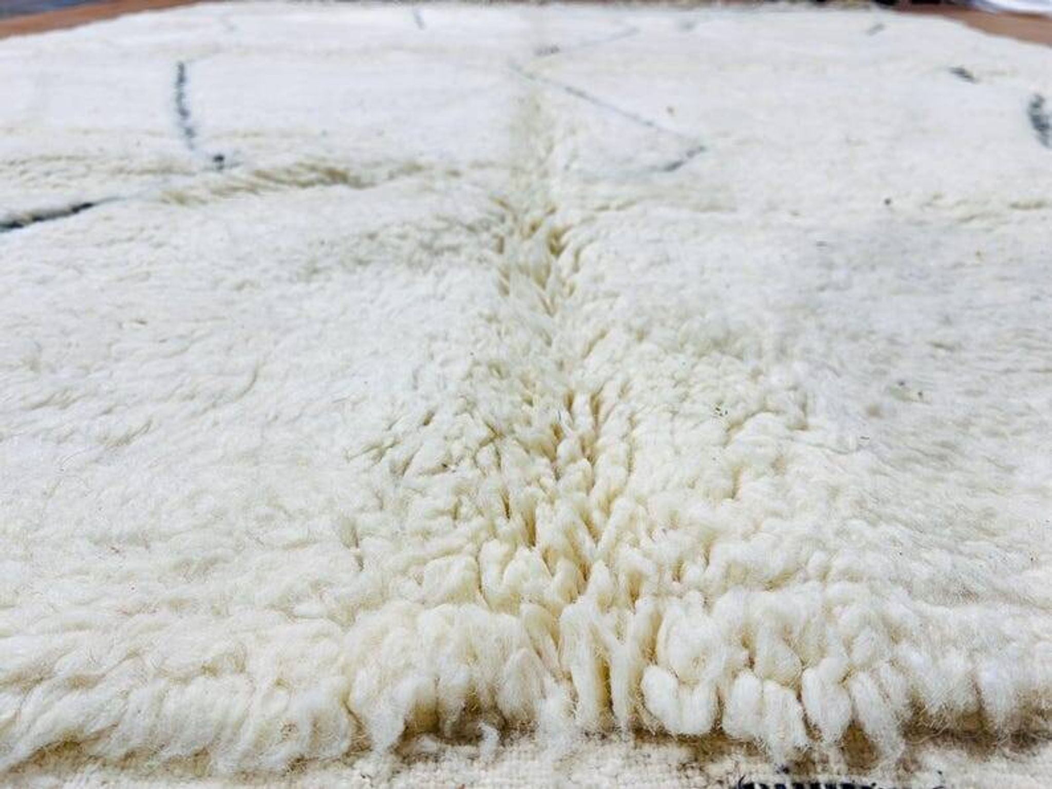 Large traditional handwoven Azilal Berber rug, size 3/4 m.