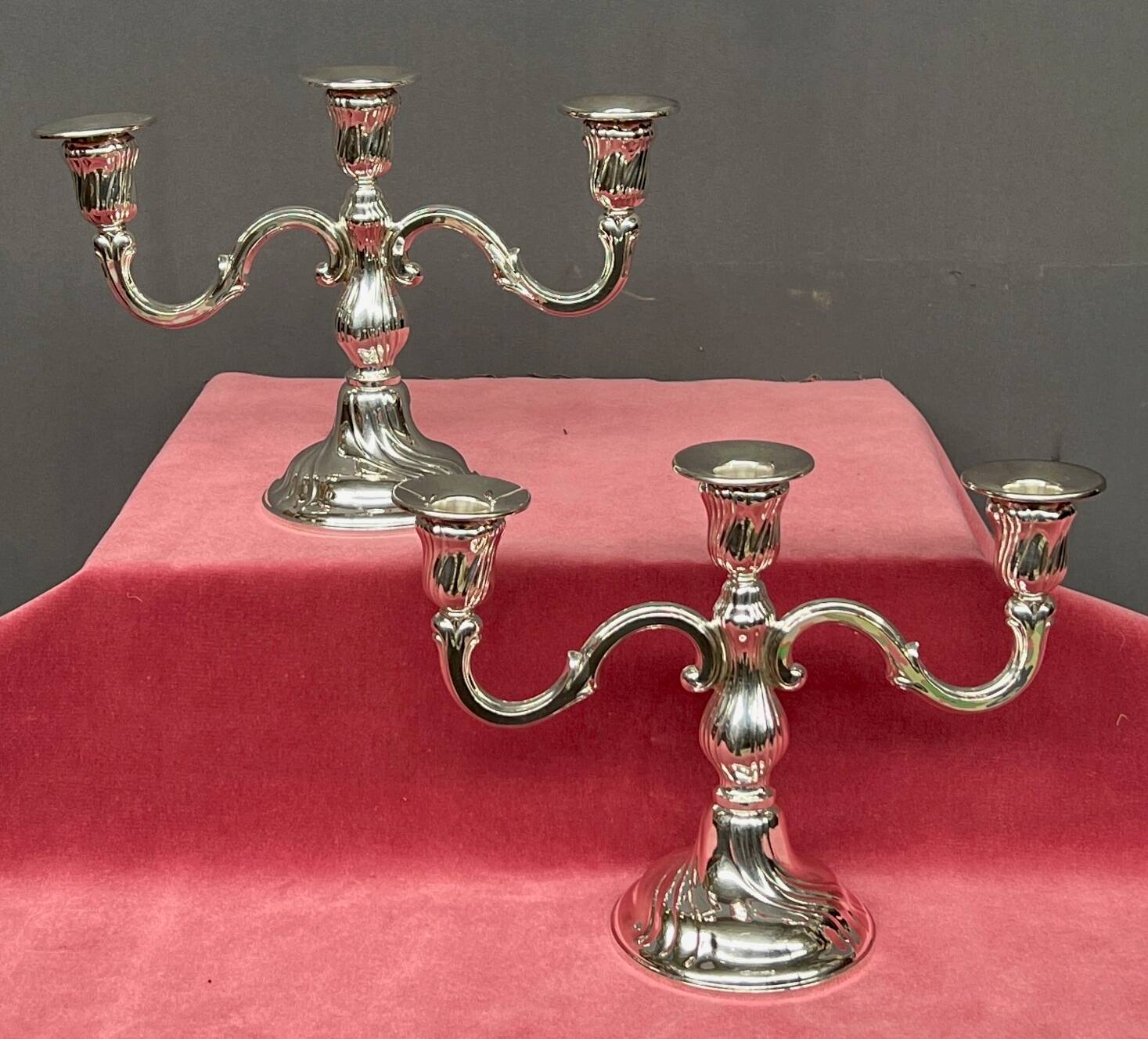 Pair of candlesticks. Silver-plated metal.