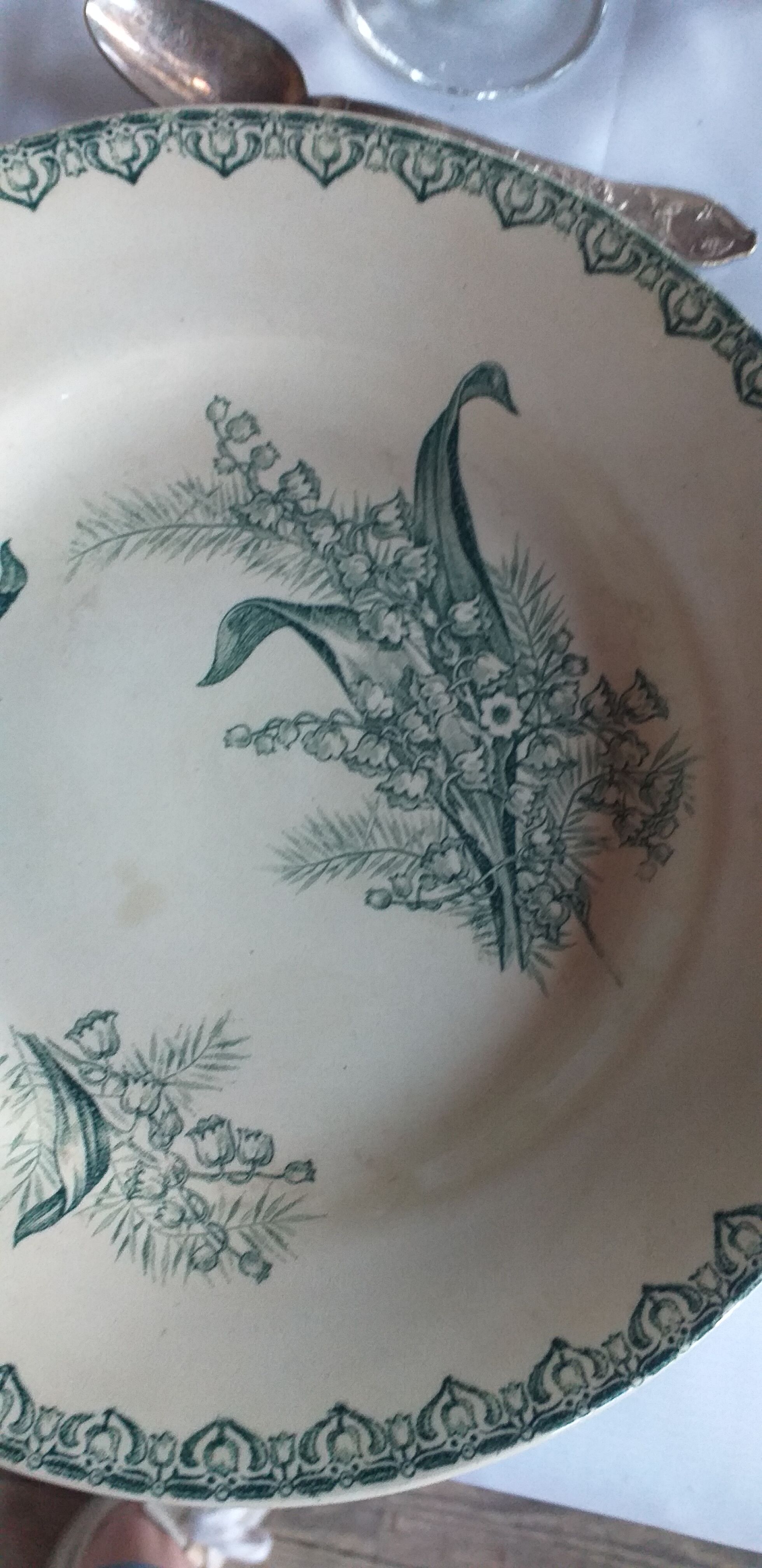 Flat porcelain plate st Amandinoise st amand model thrush