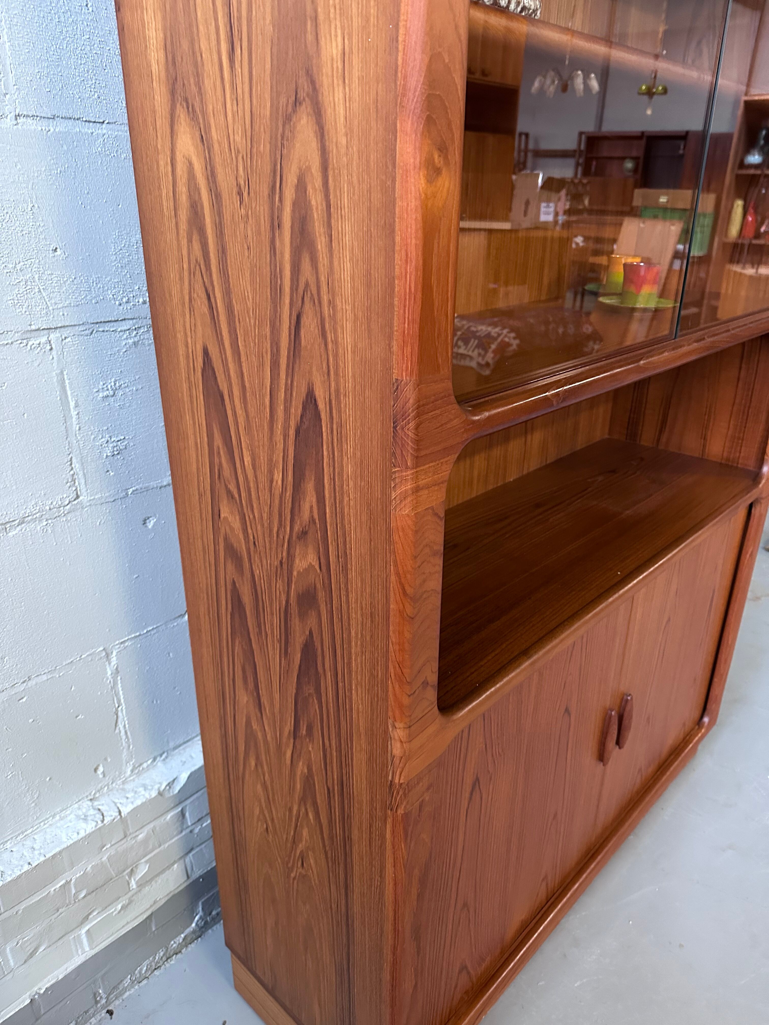 Dyrlund teak highboard closet
