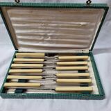 12 bakelite meat knives, 1970