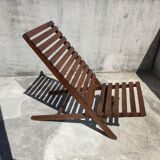 Teak lounge chair with foldable slats