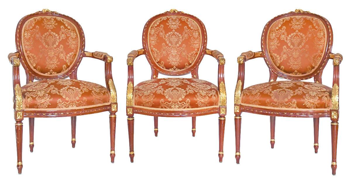 Suite de 3 fauteuils cabriolet de style Louis XVI
