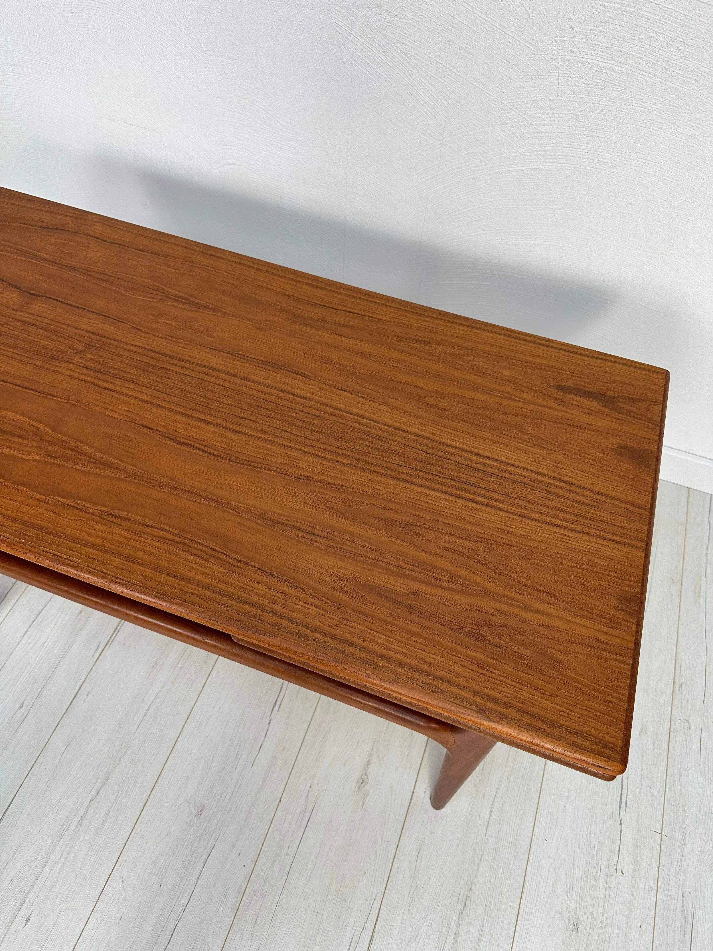 1960s vintage Danish mid-century extendable teak coffee table by Trioh Møbler