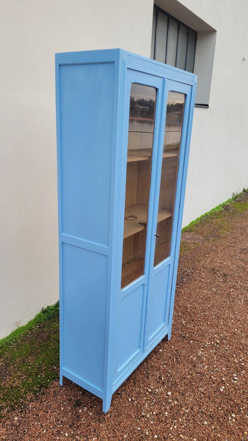 Armoire vitrine parisienne en bois peinte, 1950