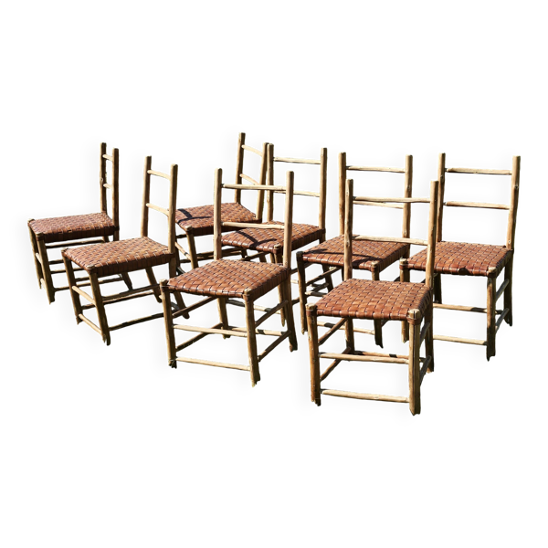 Chaise en châtaigner,  assise en cuir tressé