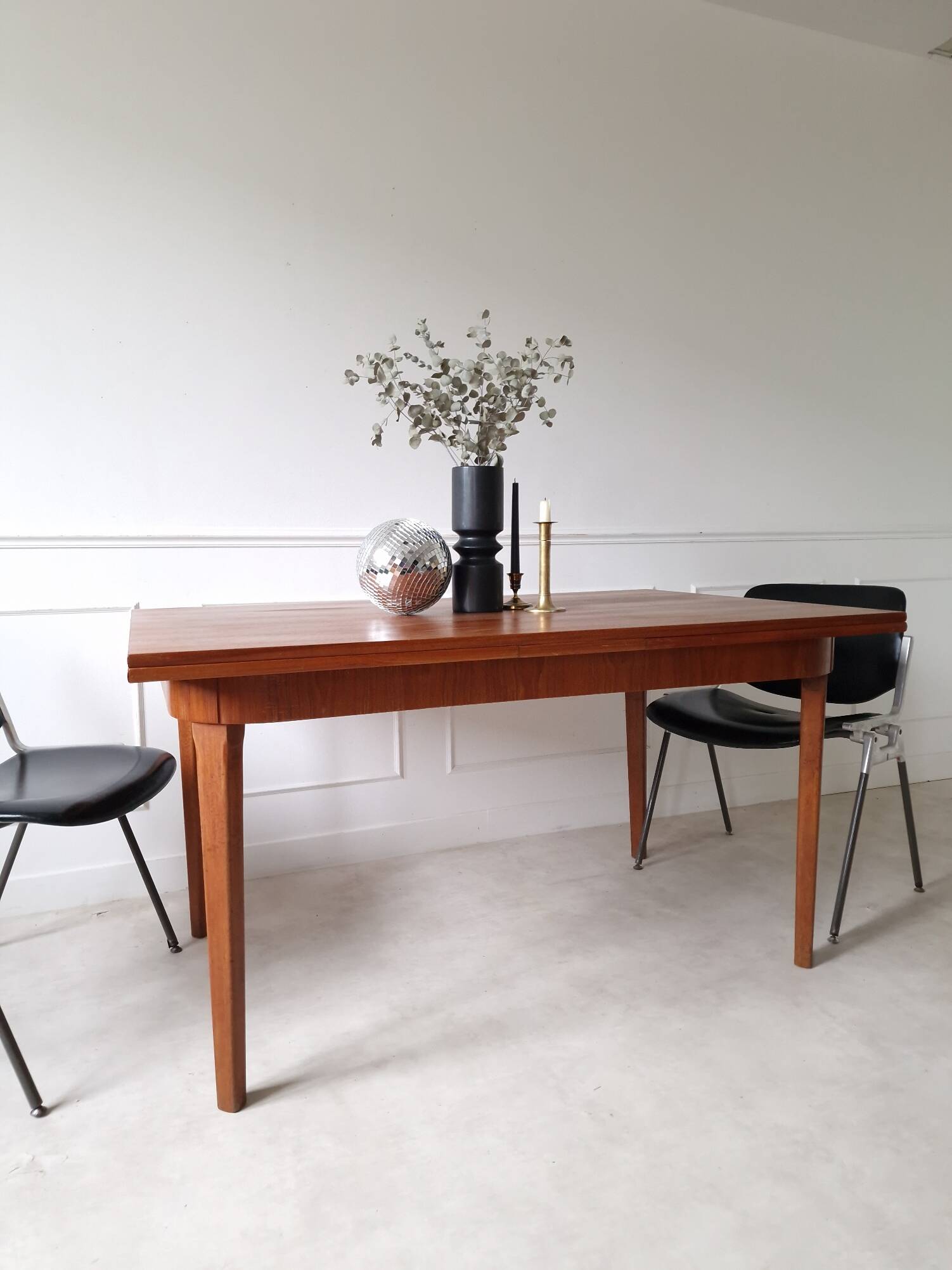 Scandinavian table
