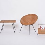Ensemble de chaises en rotin italien du milieu du siècle avec table d'appoint et porte-revues