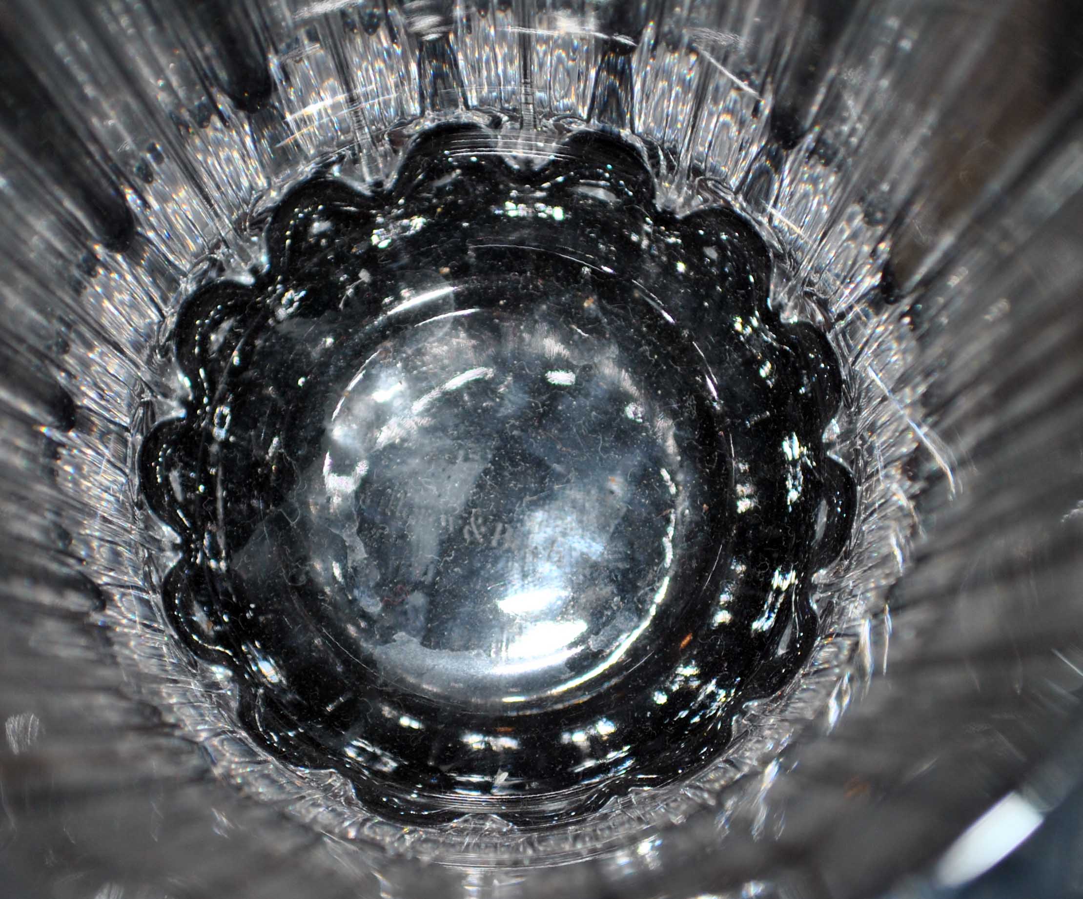 Villeroy & Boch vintage vase in ribbed molded crystal signed