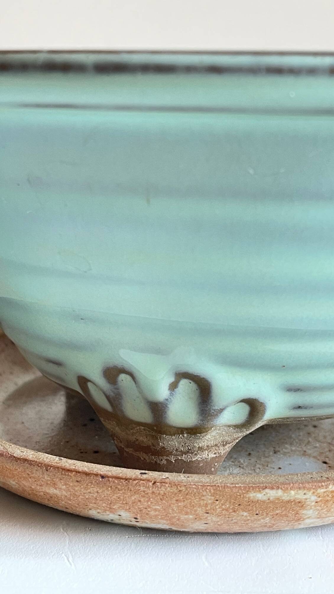 Pot tripode et soucoupe céramique vintage