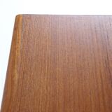 Illum Wikkelsø / Niels Eilersen “Capella” teak side table / 1960s / Danish modern design