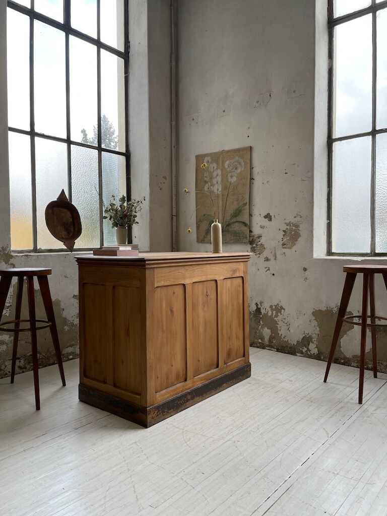 Early 20th century oak trade counter