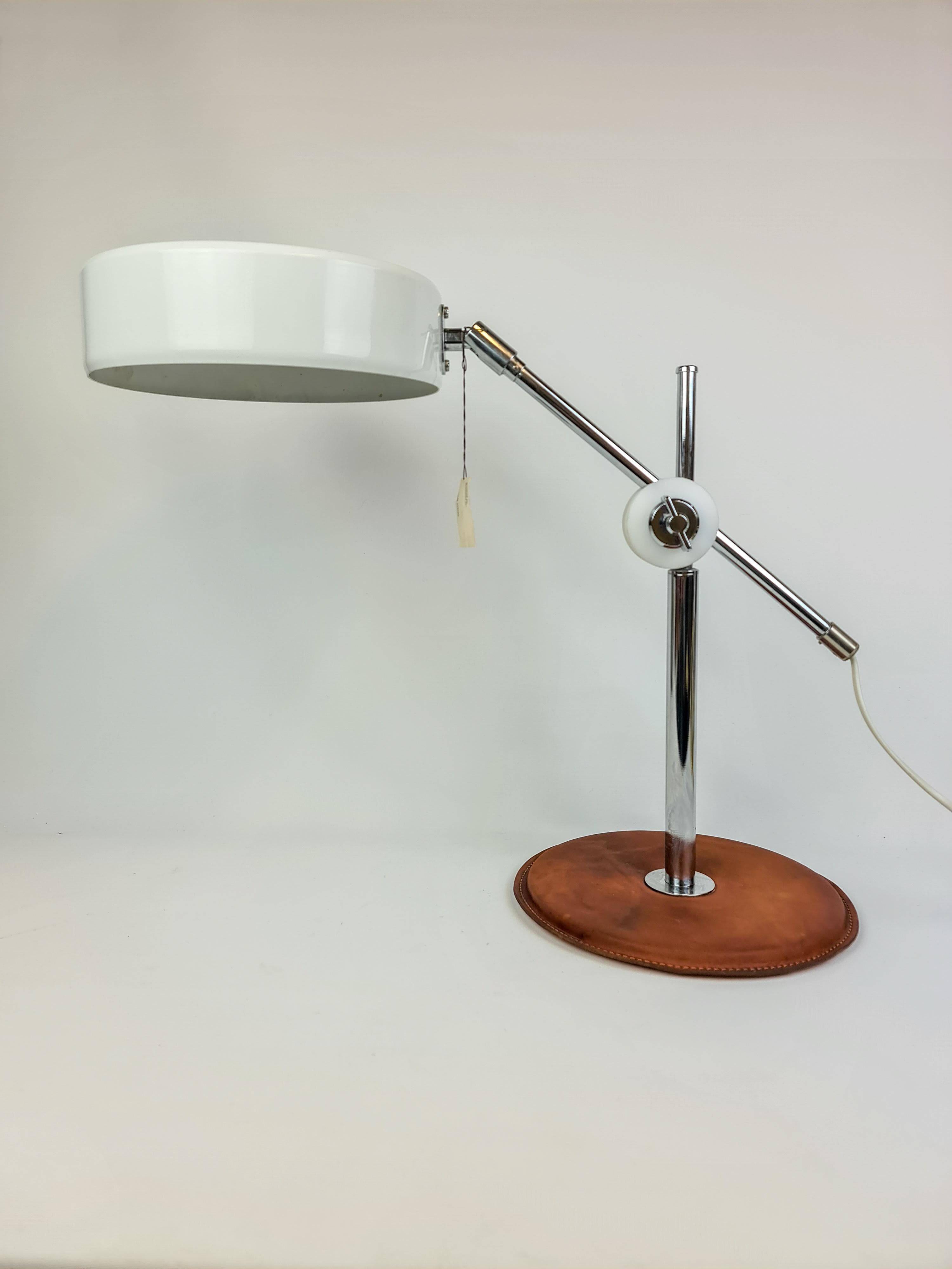 Atelje Lyktan desk lamp in chrome and vintage brown leather, mid-century, Sweden.