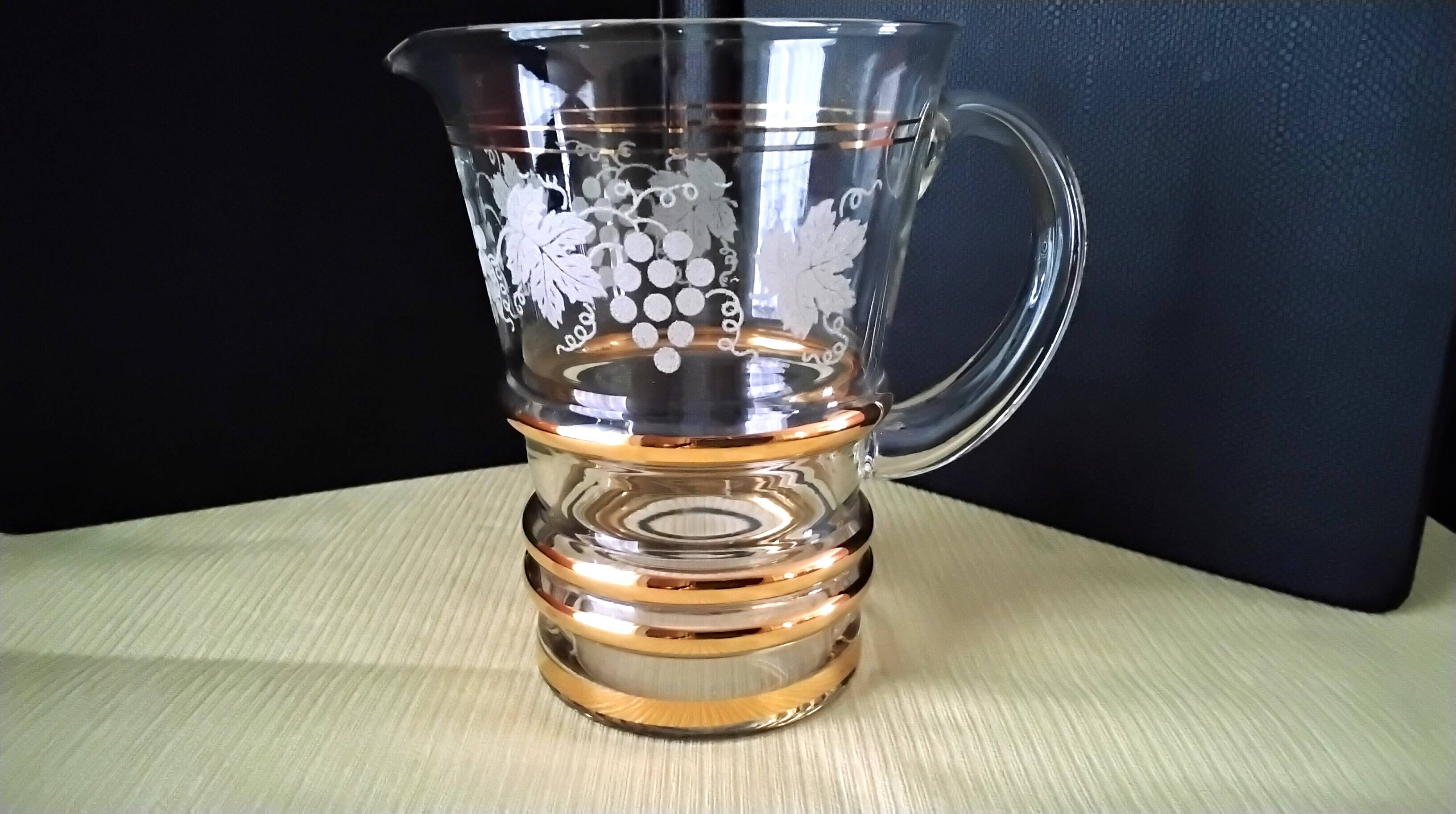 Carafe à eau , pichet , cruche vintage Décor en verre granité