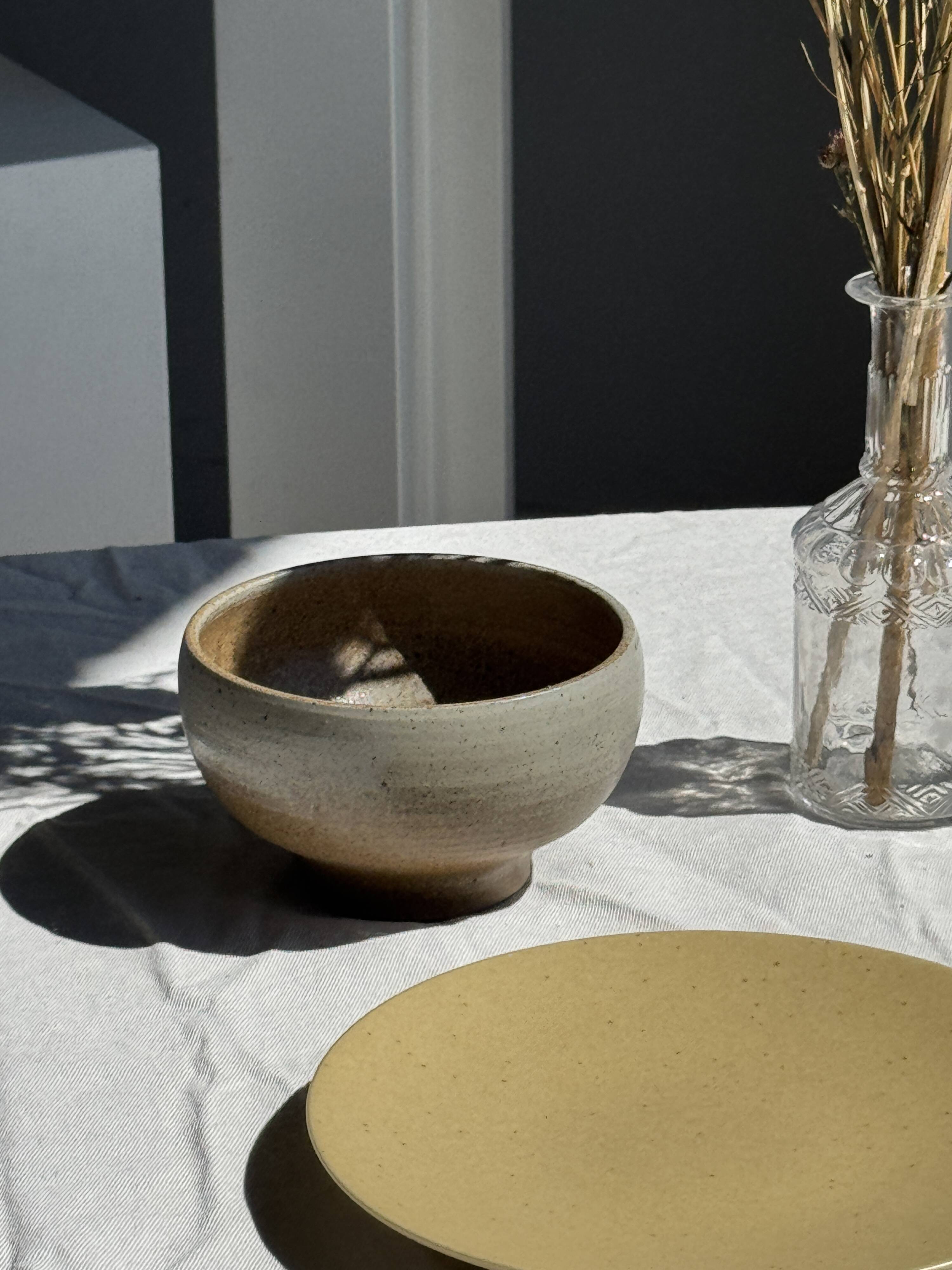 A small speckled grey stoneware bowl D13.5 H8