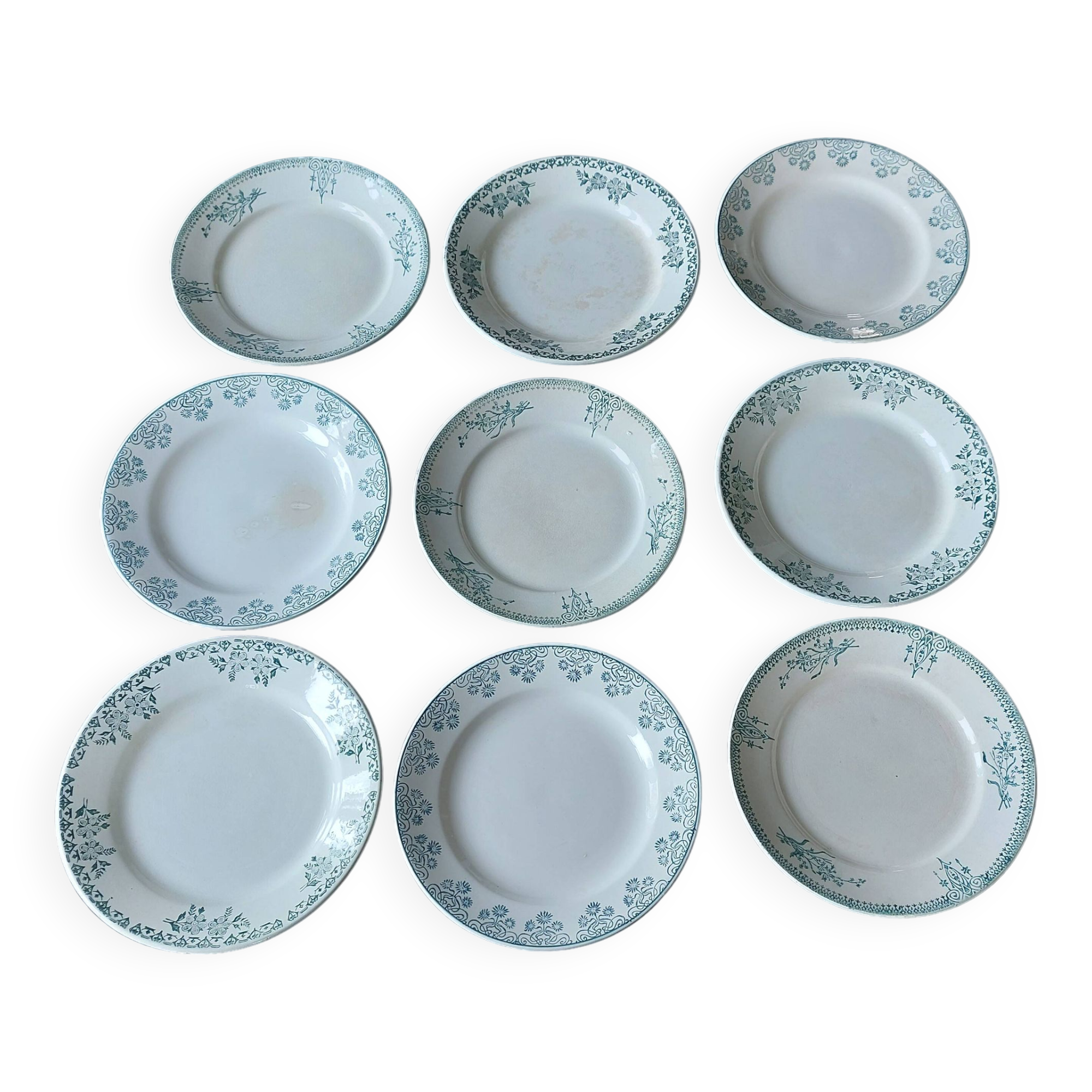 9 Assiettes plates dépareillées Terre de fer tons verts bleus