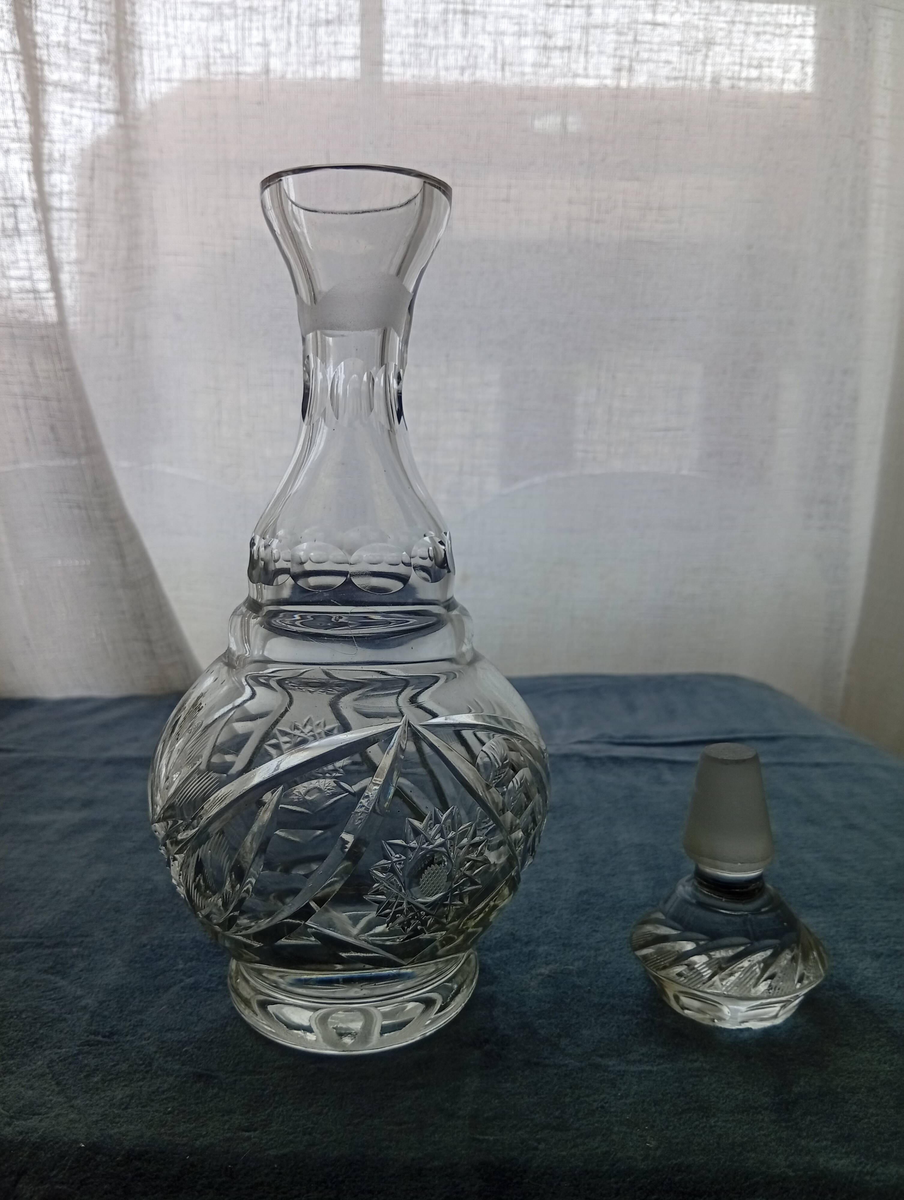 Crystal carafe from Zawiercie and its stopper.