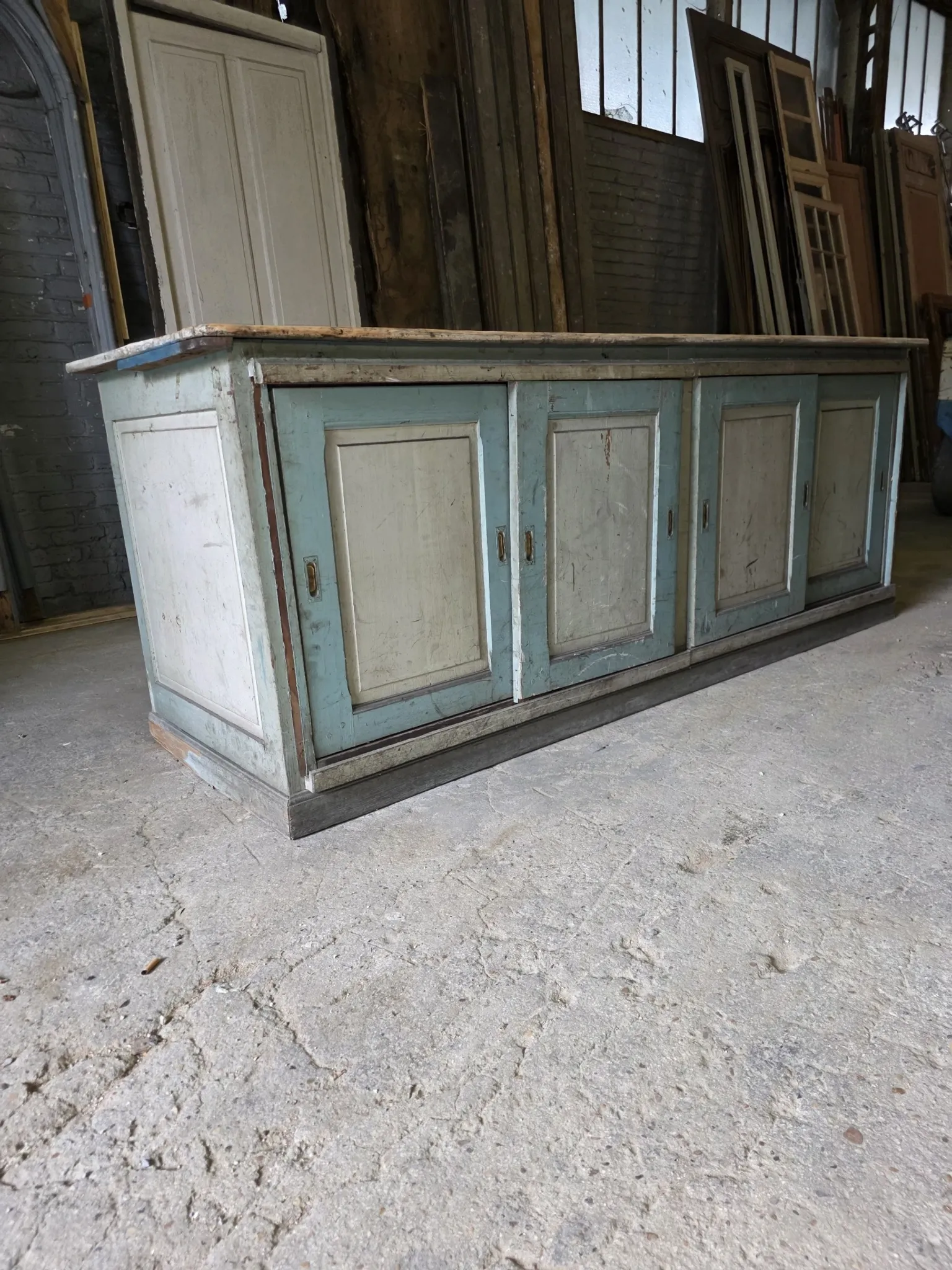 Comptoir de magasin ancien 