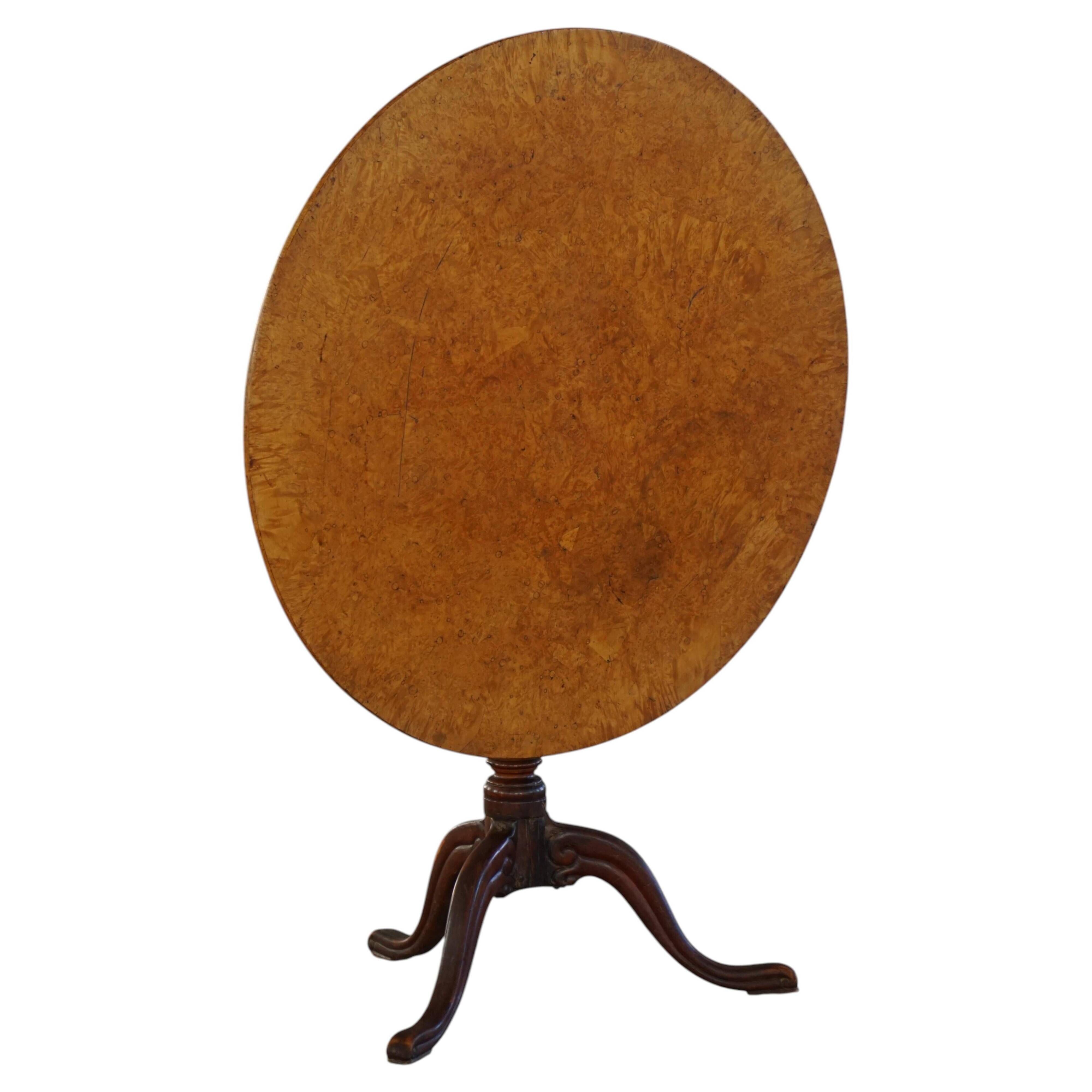 Début du 19e siècle, table d'appoint suédoise ancienne à plateau basculant en bois de ronce