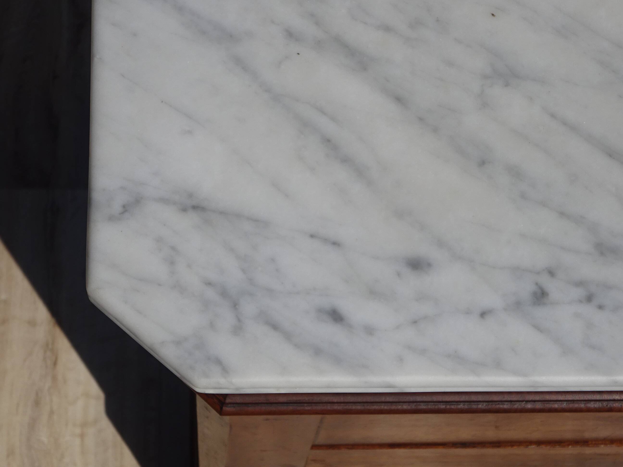 Ancienne commode Louis Philippe en noyer marbre blanc
