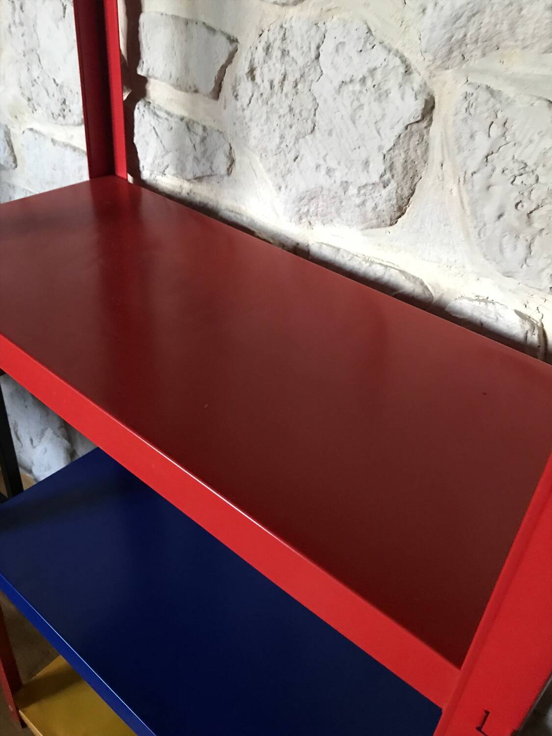 Shelf on multi-colored metal feet