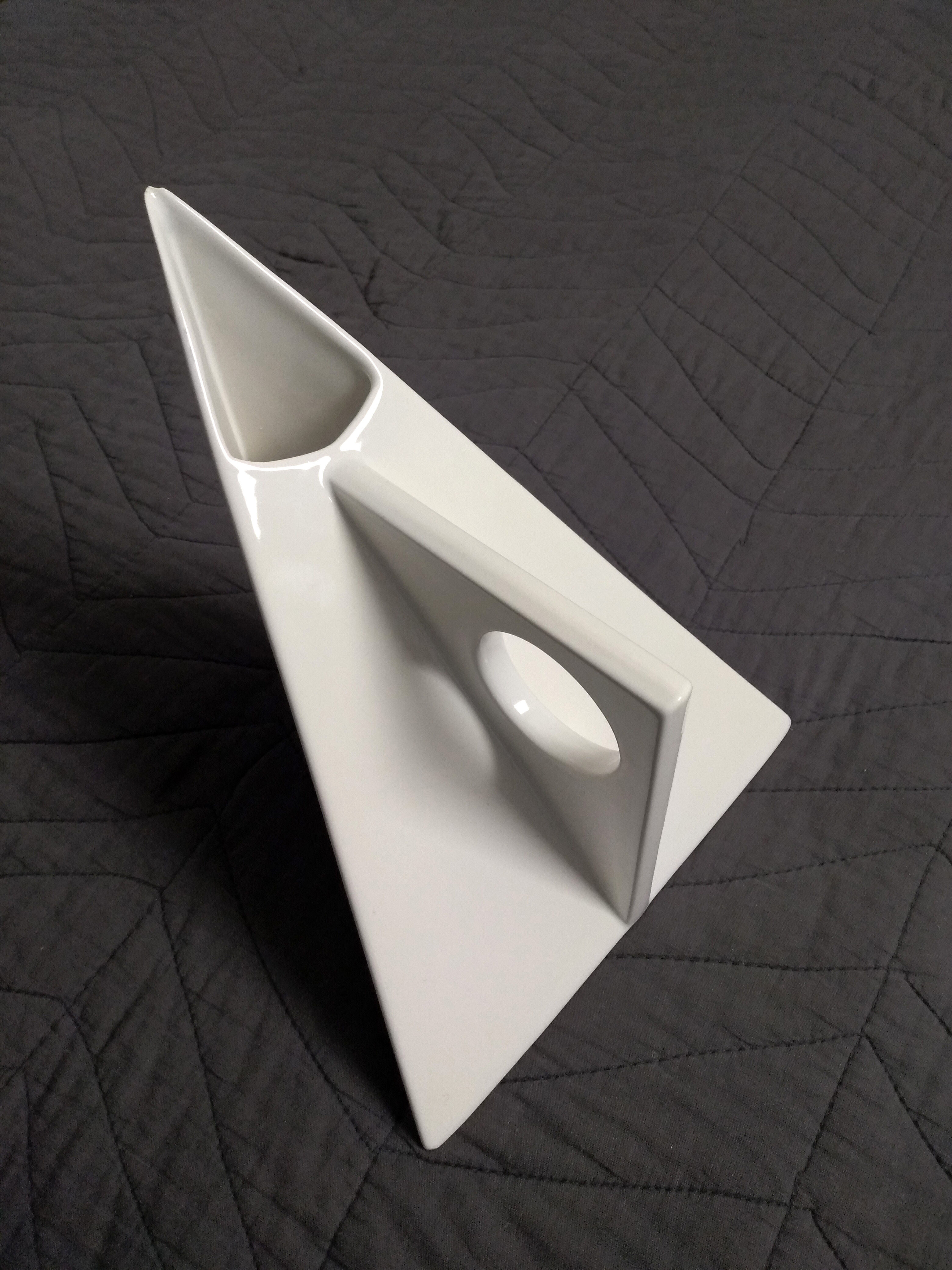 Pitcher Post Modern Salins Studio 80s