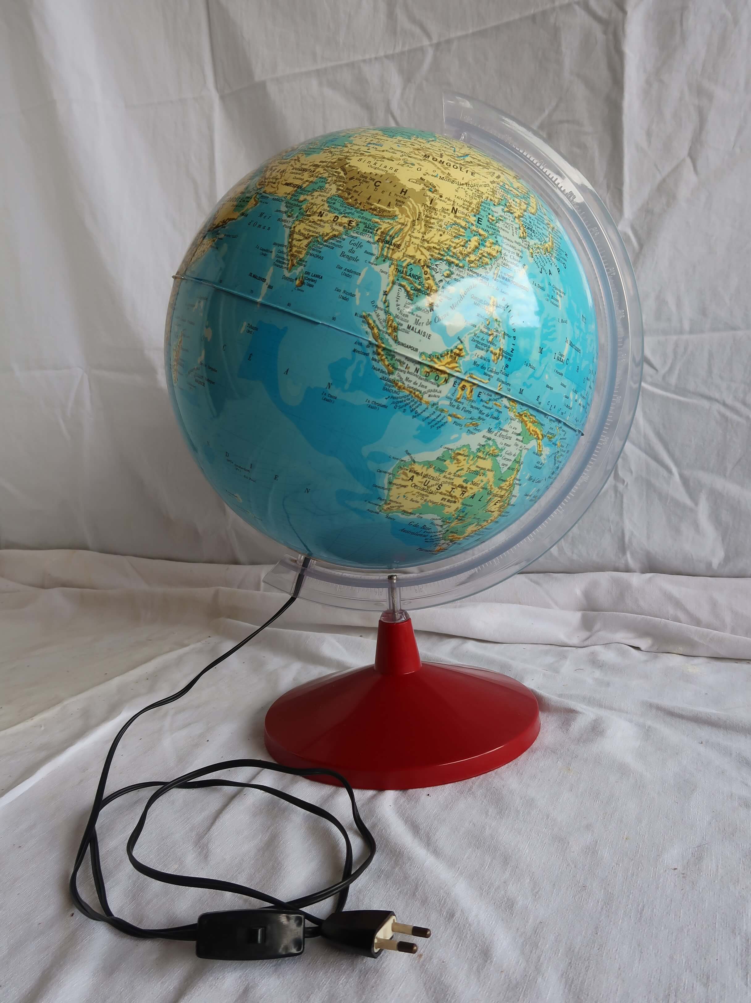 Luminous terrestrial globe