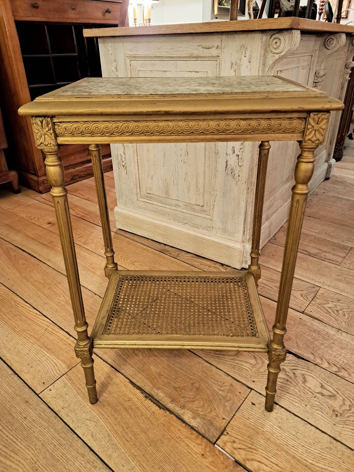 Table de salon style Louis XVI en bois peint