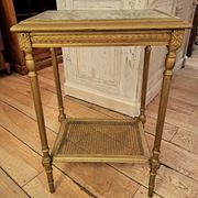 Table de salon style Louis XVI en bois peint