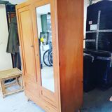 Armoire parisienne vintage avec miroir